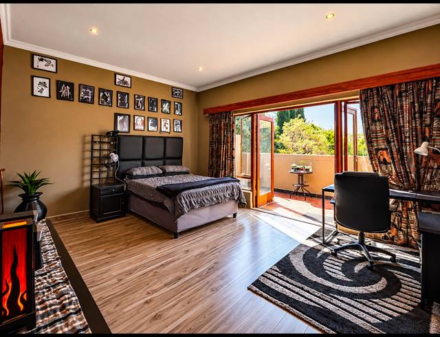 5 BEDROOM FREEHOLD FOR SALE IN MIDSTREAM ESTATE